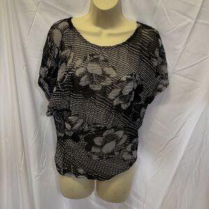 Wet seal floral short sleeve top